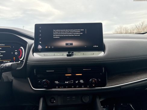 Used 2024 Nissan Rogue Platinum image 16