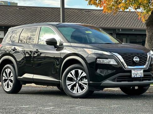 Used 2022 Nissan Rogue SV image 2