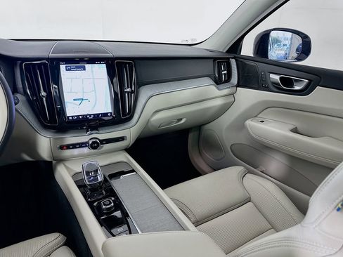 Used 2024 Volvo XC60 T8 Ultimate image 24