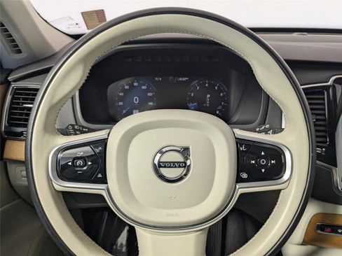 Used 2022 Volvo XC90 T6 Momentum w/ Advanced Package image 15