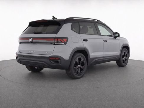 Used 2025 Volkswagen Taos SE AWD/4WD image 3