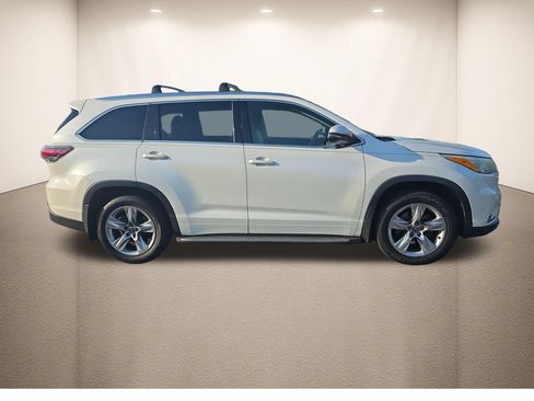 Used 2016 Toyota Highlander Limited FWD image 2
