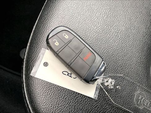 Used 2024 Jeep Compass Latitude AWD/4WD image 35
