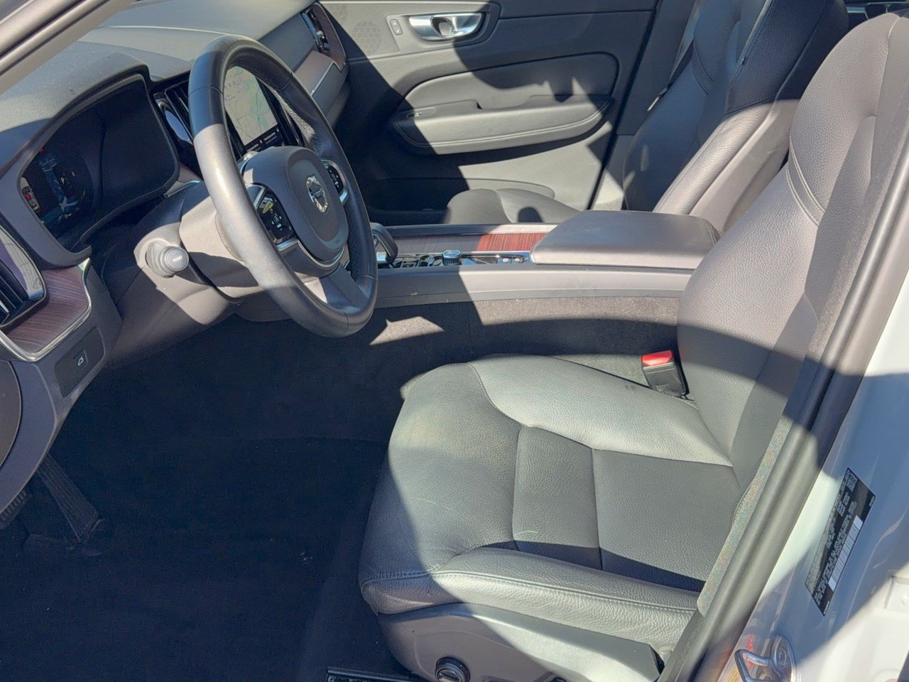 Certified 2024 Volvo XC60 B5 Plus AWD/4WD image 5