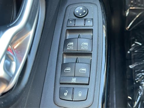 Used 2023 Jeep Cherokee Altitude Lux image 18