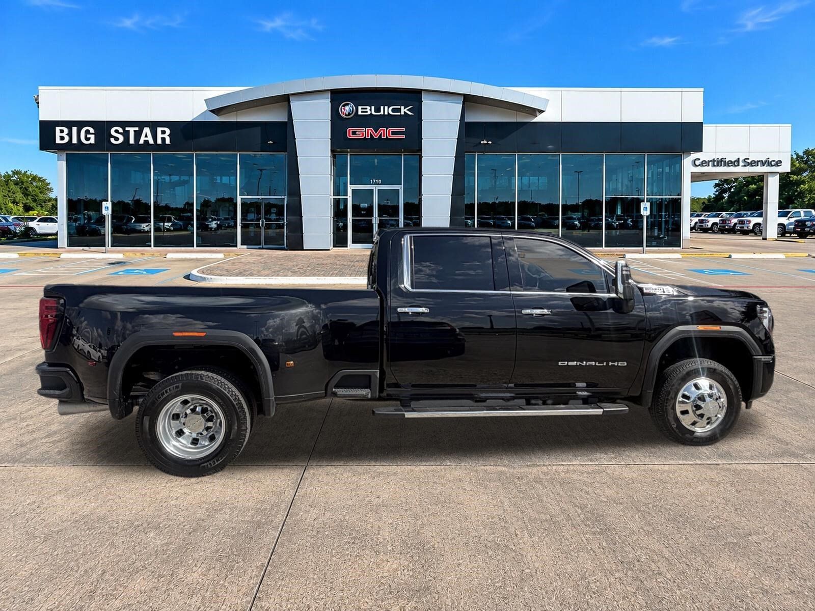Used 2025 GMC Sierra 3500 Denali AWD/4WD image 3