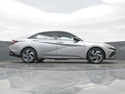 Certified 2025 Hyundai Elantra Sport image 30