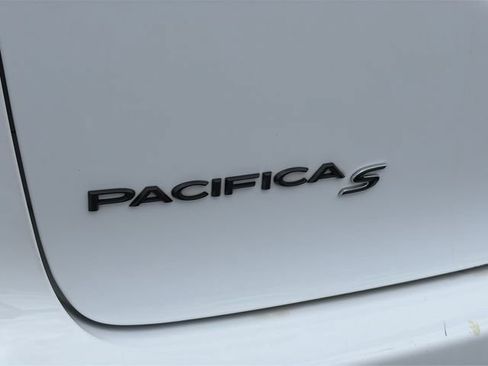 Used 2024 Chrysler Pacifica Limited FWD image 21