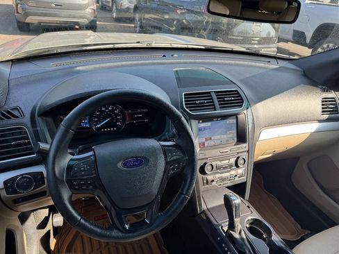 Used 2017 Ford Explorer XLT w/ Equipment Group 202A AWD/4WD image 15
