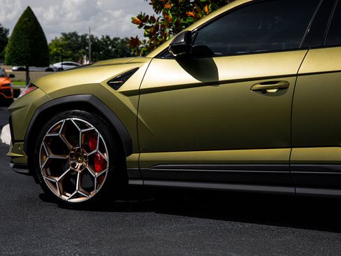 Used 2024 Lamborghini Urus Performante AWD/4WD image 11