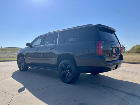 Used 2018 Chevrolet Suburban LT image 5