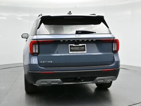 Used 2025 Ford Explorer Active image 32