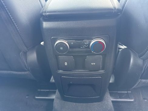 Used 2022 Ford Explorer XLT w/ Equipment Group 202A image 15