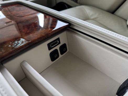 Used 2013 Bentley Mulsanne w/ Rear Entertainment Pkg image 67