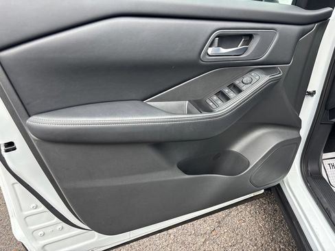 Certified 2026 Nissan Rogue SV AWD/4WD image 17