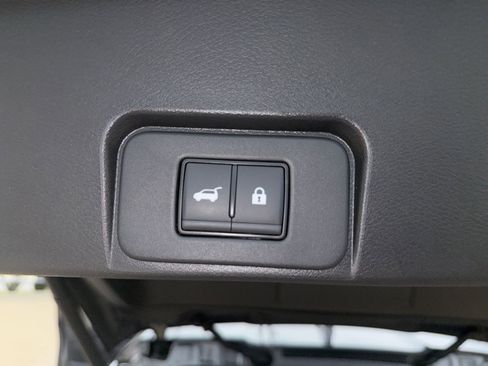 Used 2025 Nissan Rogue SV w/ SV Premium Package FWD image 24