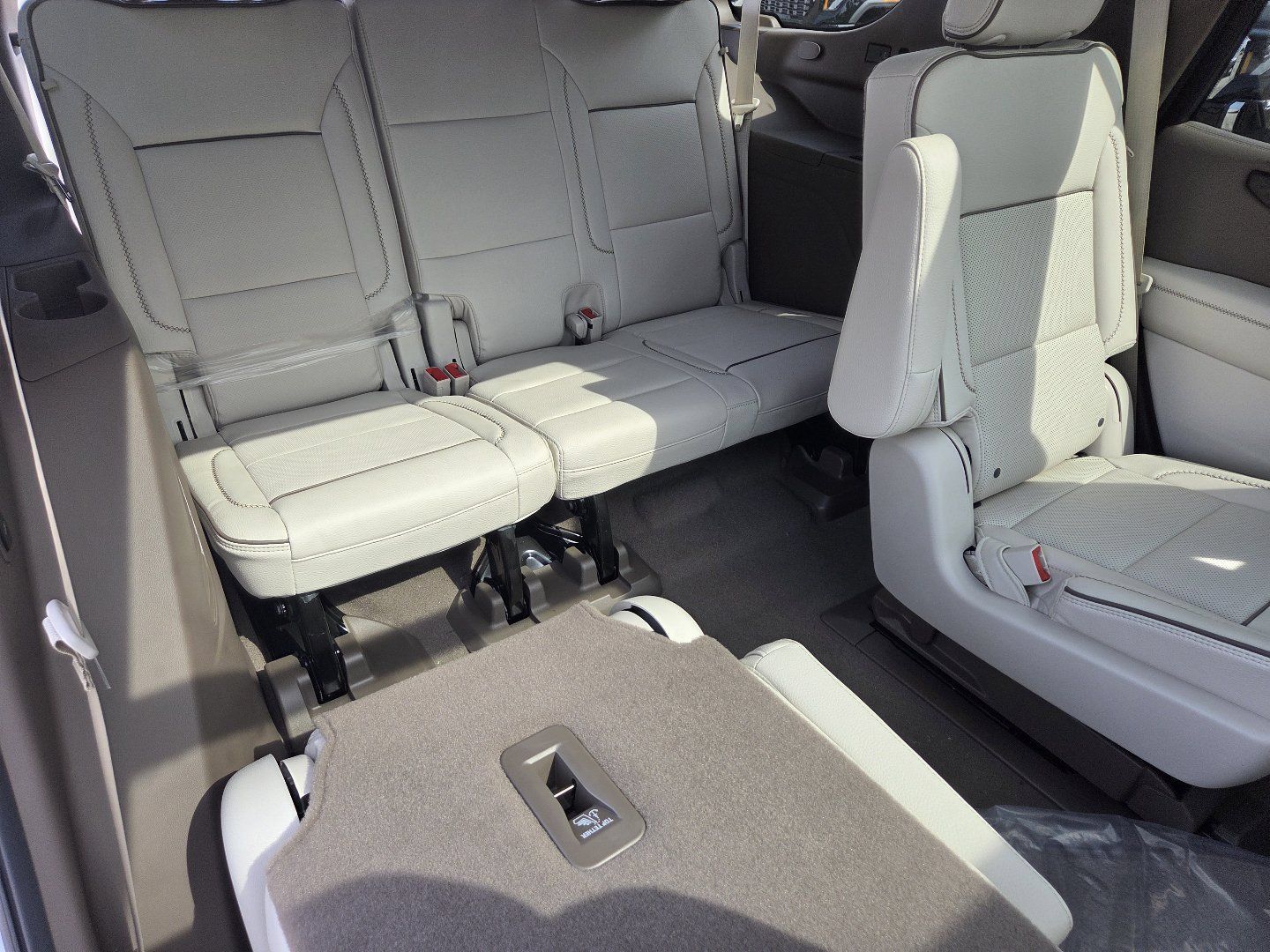 New 2026 GMC Yukon Denali w/ Sun & Power Step Package AWD/4WD image 26
