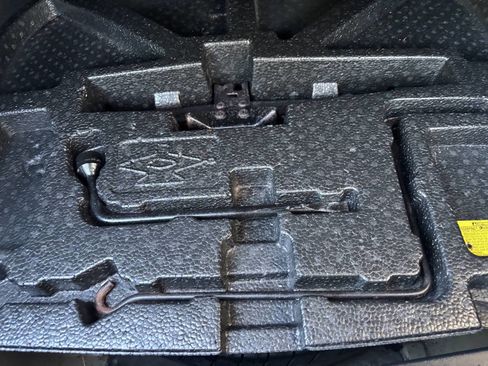 Used 2013 Toyota Camry LE image 27