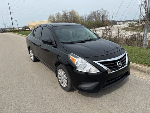 Used 2017 Nissan Versa S image 2