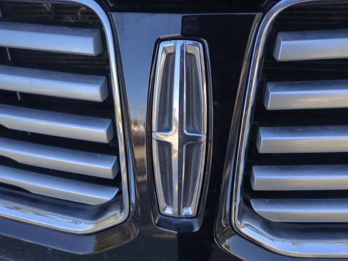 Used 2017 Lincoln Navigator L Select image 12