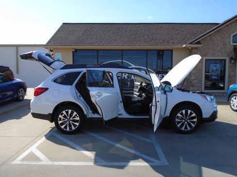Used 2017 Subaru Outback 3.6R Limited AWD/4WD image 21