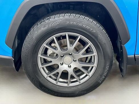 Used 2021 Toyota RAV4 XLE Premium FWD image 28