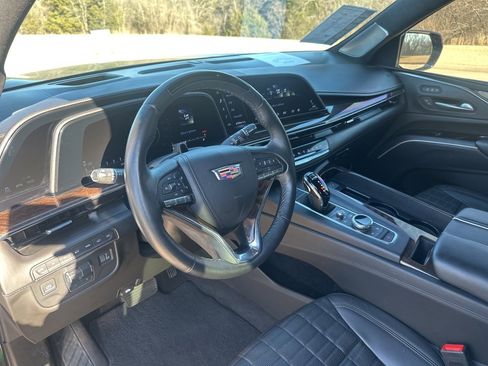 Certified 2023 Cadillac Escalade Sport Platinum image 18