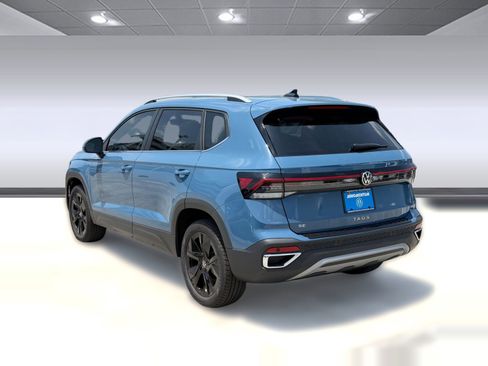 New 2026 Volkswagen Taos SE FWD image 3