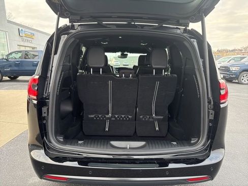 Used 2024 Chrysler Pacifica Touring-L w/ S Appearance Package image 40