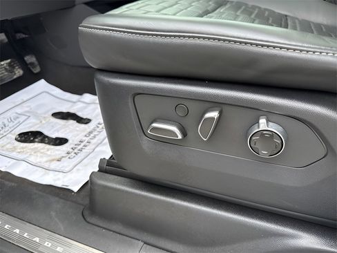 Used 2024 Cadillac Escalade Premium Luxury Platinum image 28