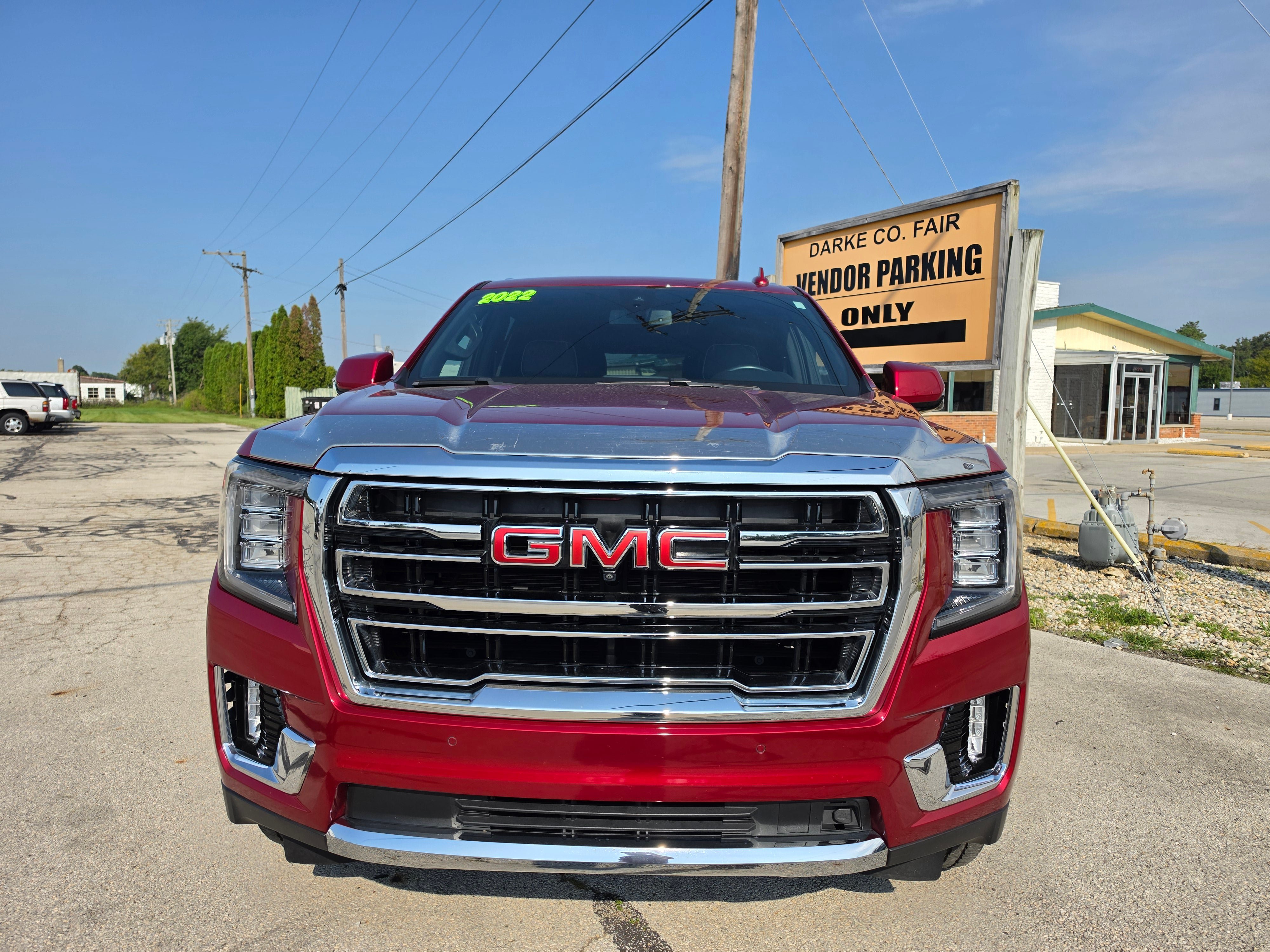 Used 2022 GMC Yukon SLT w/ SLT Luxury Package AWD/4WD image 2