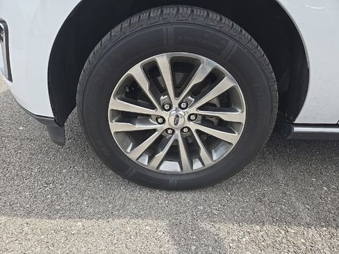 Used 2018 Ford Expedition Limited w/ Equipment Group 301A AWD/4WD image 13