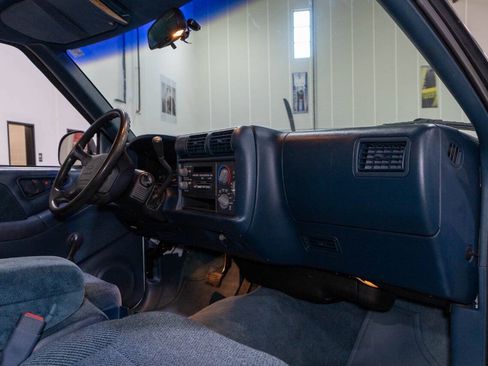 Used 1995 Chevrolet S10 Pickup LS RWD image 40