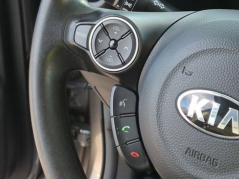 Used 2016 Kia Soul Base image 19