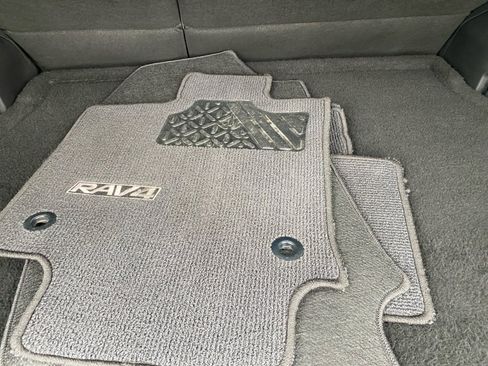 Used 2022 Toyota RAV4 XLE image 17