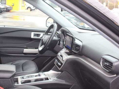 Used 2023 Ford Explorer XLT w/ Equipment Group 202A image 19