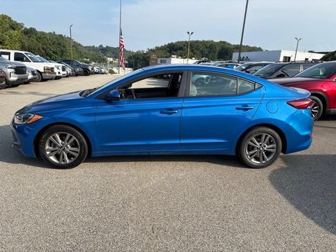 Used 2018 Hyundai Elantra SEL w/ Cargo Package FWD image 2