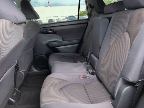 Used 2023 Toyota Highlander L FWD image 14