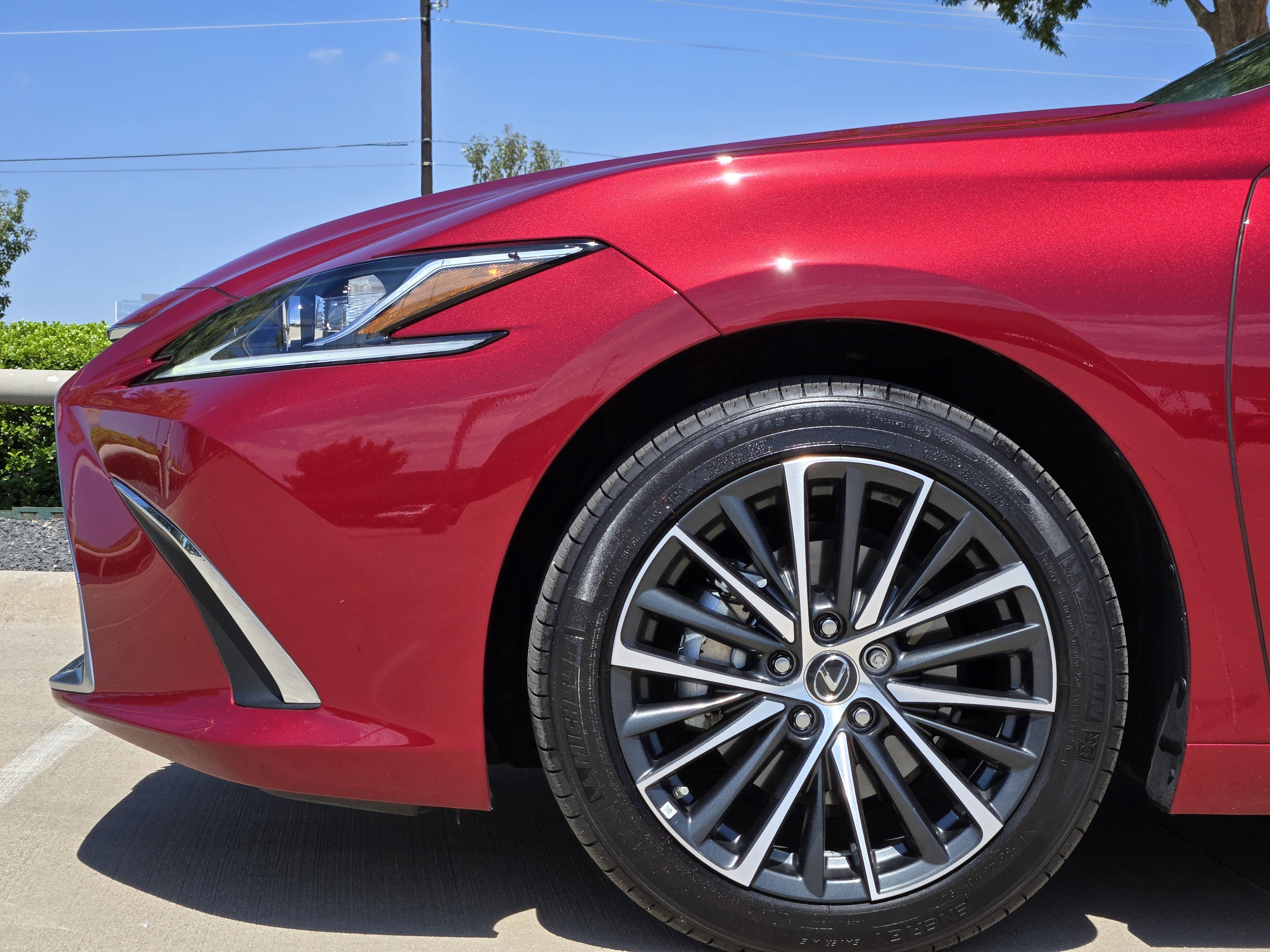 Used 2025 Lexus ES 300h w/ Premium Package FWD image 13
