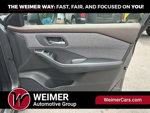 Used 2023 Nissan Rogue SV AWD/4WD image 17