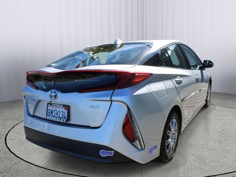 Used 2020 Toyota Prius Prime XLE FWD image 8