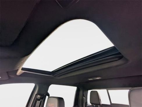 Used 2023 Chevrolet Silverado 1500 High Country w/ Technology Package image 24