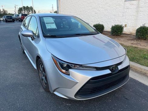 Certified 2024 Toyota Corolla LE image 1
