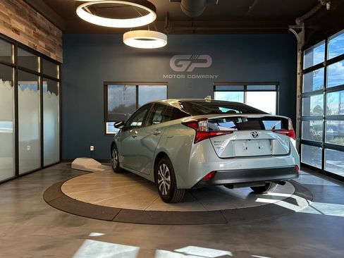 Used 2019 Toyota Prius XLE AWD/4WD image 5