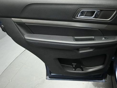 Certified 2018 Ford Explorer XLT FWD image 23