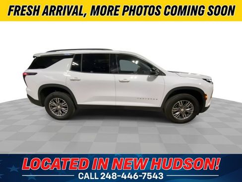 Used 2025 Chevrolet Traverse LT AWD/4WD image 3