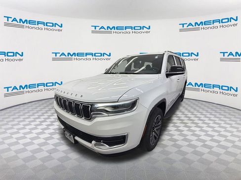 Used 2024 Jeep Wagoneer L Series II w/ Flexible Seating Group RWD image 1