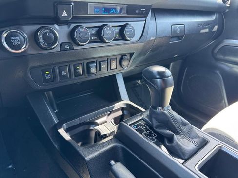 Used 2021 Toyota Tacoma TRD Off-Road w/ Technology Package AWD/4WD image 20