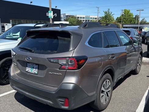 Used 2022 Subaru Outback Premium AWD/4WD image 3
