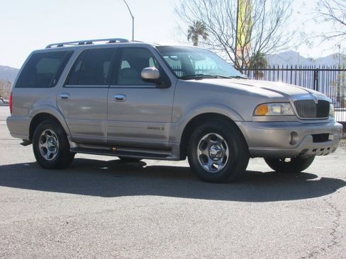 Used 2000 Lincoln Navigator 2WD image 2